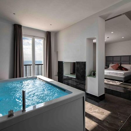 Grand Hotel Serapide يوتْسْوولْ المظهر الخارجي الصورة