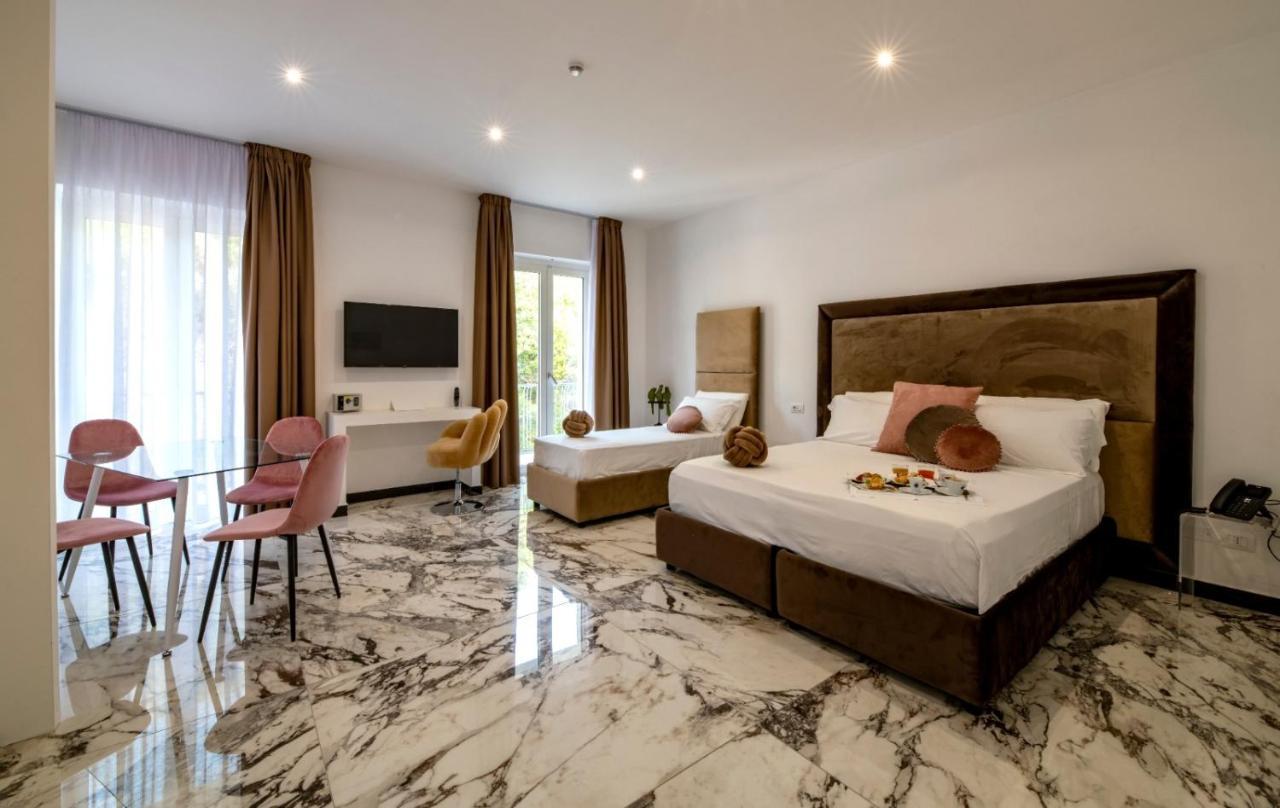 Grand Hotel Serapide يوتْسْوولْ المظهر الخارجي الصورة