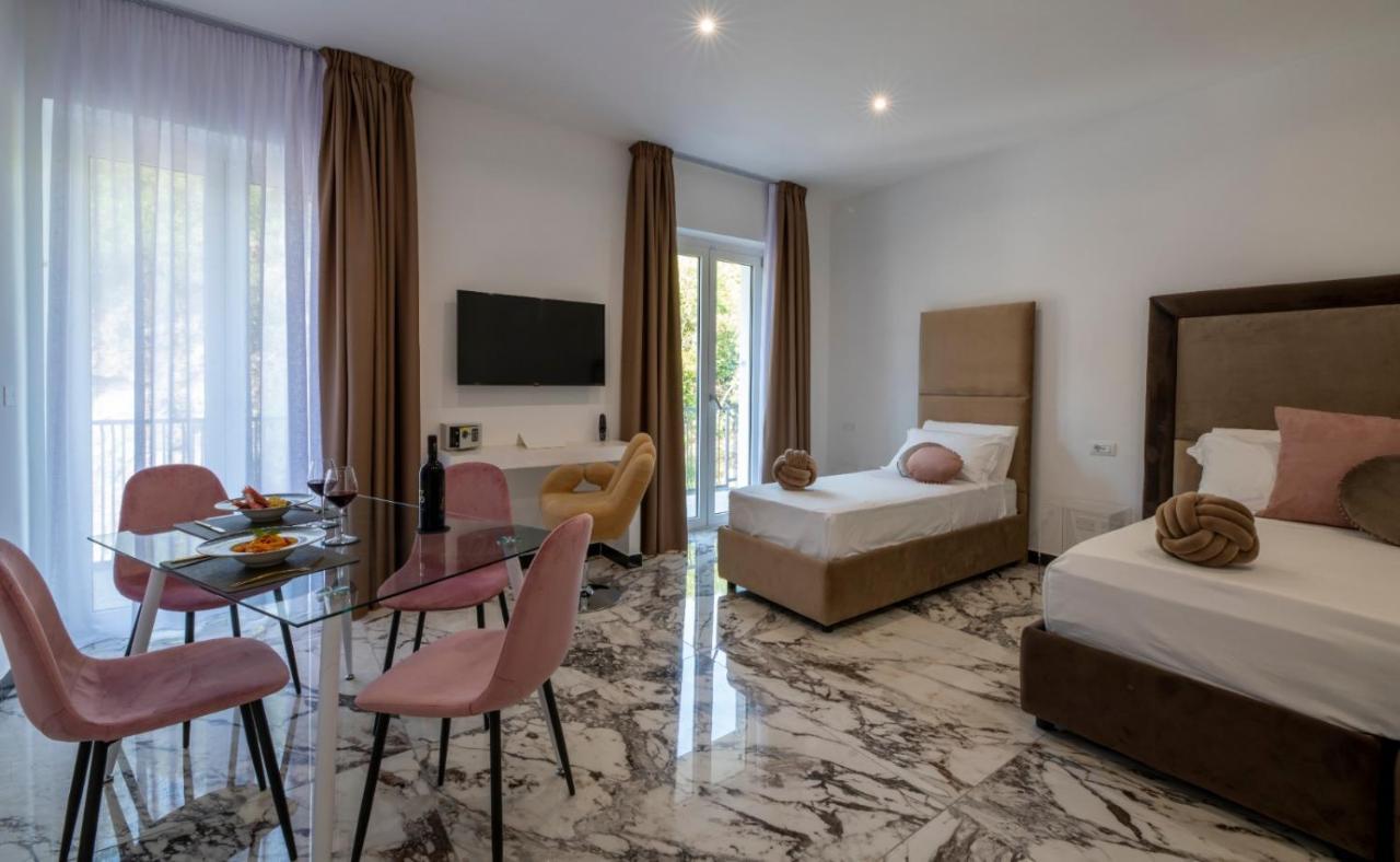 Grand Hotel Serapide يوتْسْوولْ المظهر الخارجي الصورة