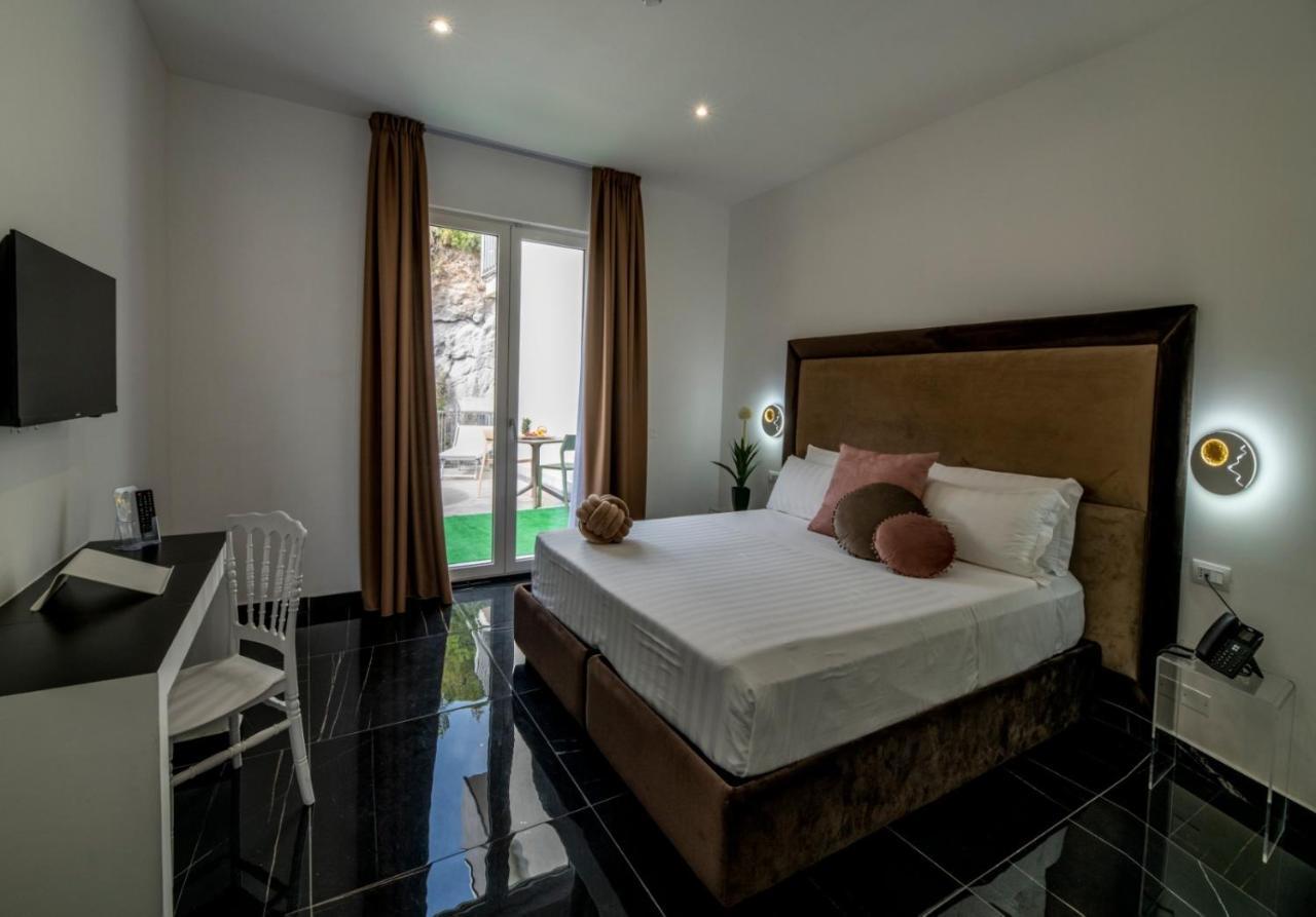 Grand Hotel Serapide يوتْسْوولْ المظهر الخارجي الصورة
