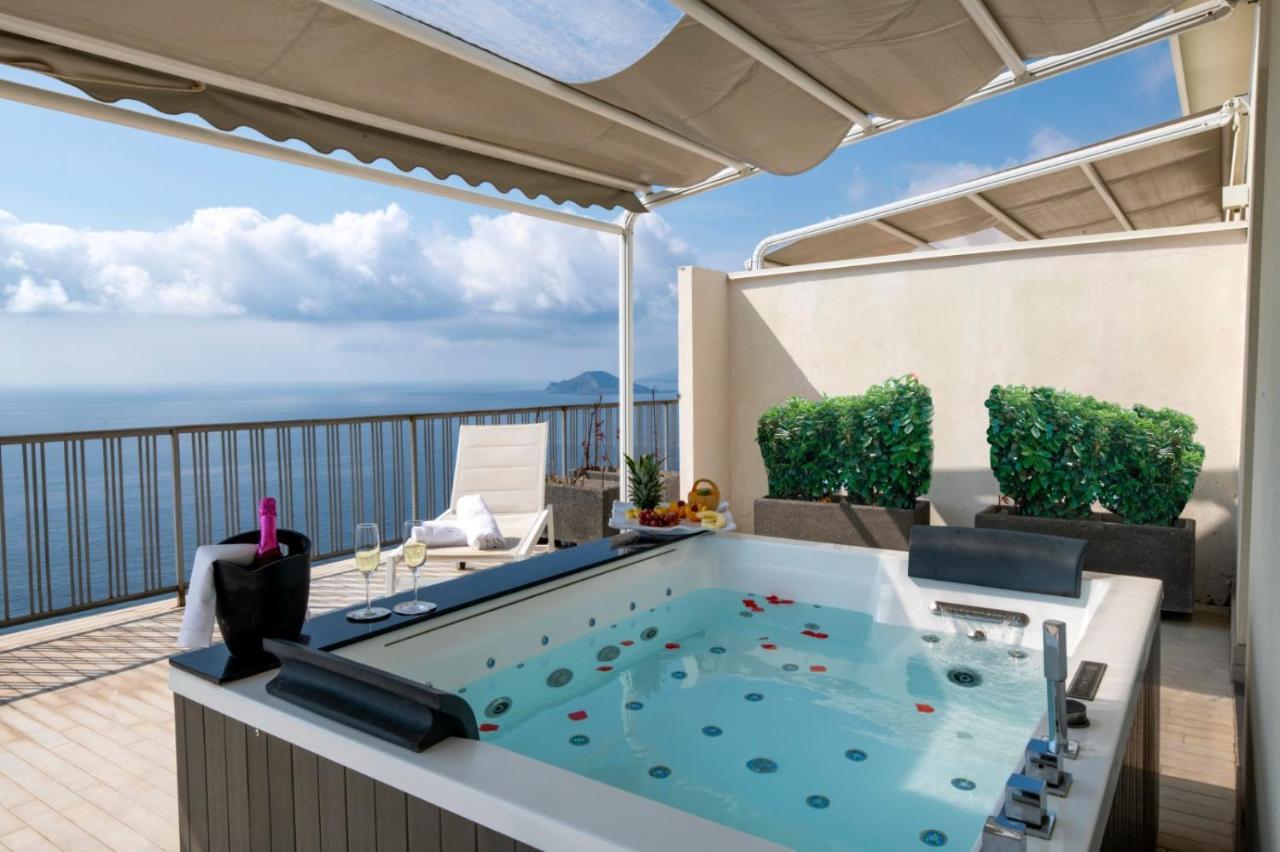 Grand Hotel Serapide يوتْسْوولْ المظهر الخارجي الصورة